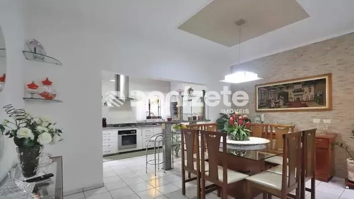 Sobrado à venda em Vila Humaitá, Santo André 4 quartos, 4 vagas, 201 m²