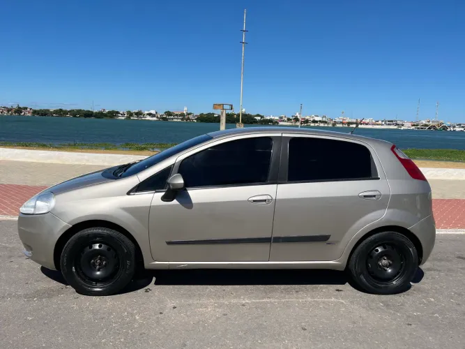 Fiat Punto Attractive 1.4 Fire Flex 8V 5P 2011