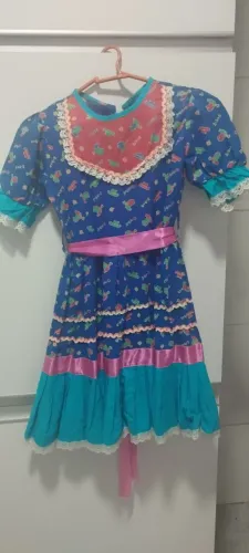 Vendo vestido de quadrilha.