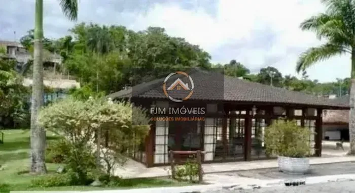 Terreno no Sapê, Niterói: Área útil, Dormitórios, Suite, Banheiros por R$ 140K - Venda