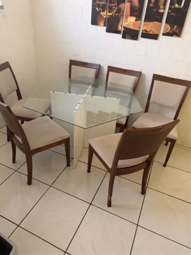 Mesa de jantar mdf tampo vidro + 6 cadeiras madeira