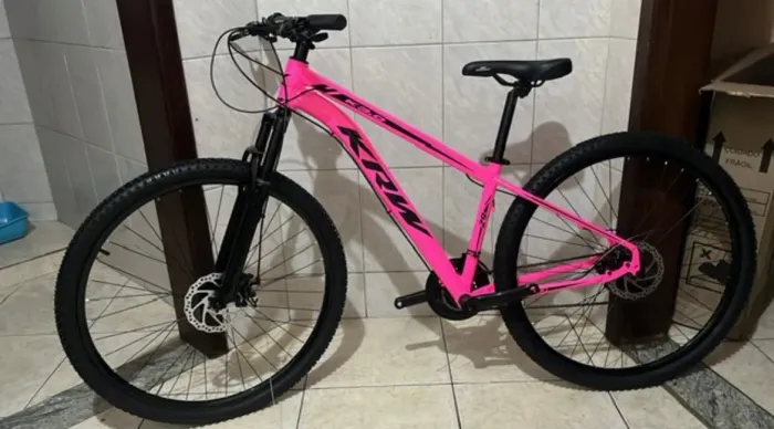 Bicicleta KRW20 Aro 29 Alumínio Shimano 24v Rosa e Preta - Seminova