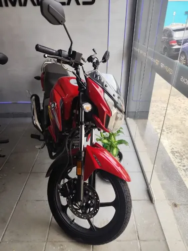 Moto DK150 vermelha