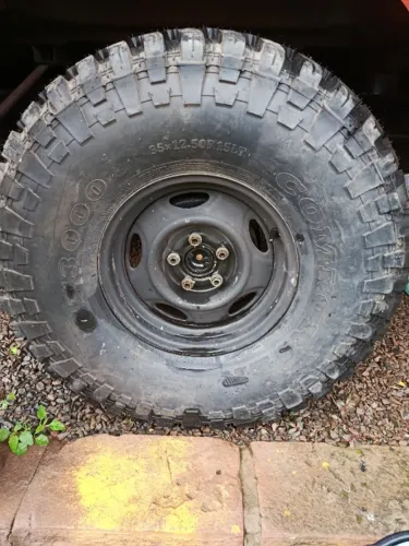 Pneus comforser 35/12.5 R15