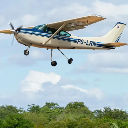 CESSNA 182R