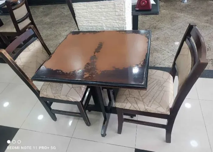 Mesa e cadeiras para restaurante