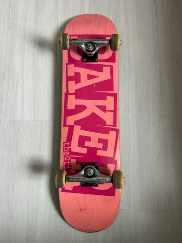 Skate Shape BAKER pouco usado