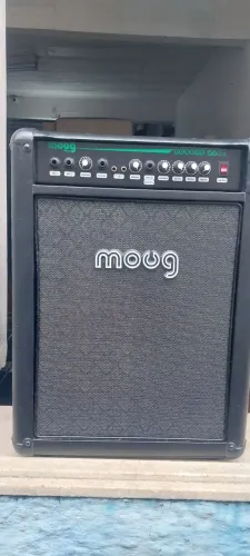 Caixa de som moog. Acoord 280
