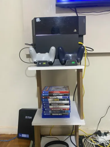 Ps4 + 11 jogos + base carregamento + collers + dois controles + fone jbl