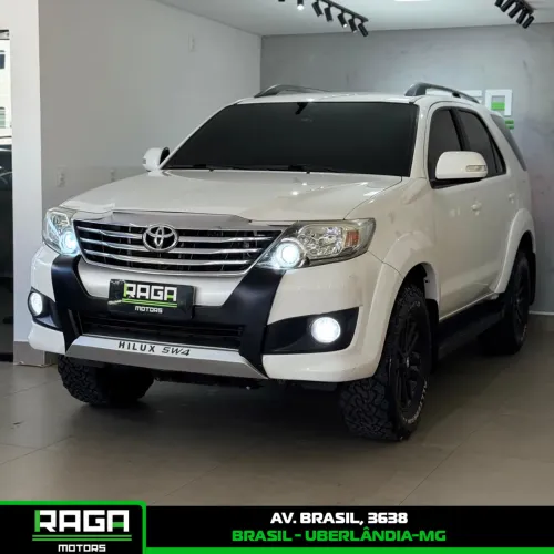 Toyota Hilux SW4 SR 4X2 2.7/2.7 Flex 16V Mec. 2013