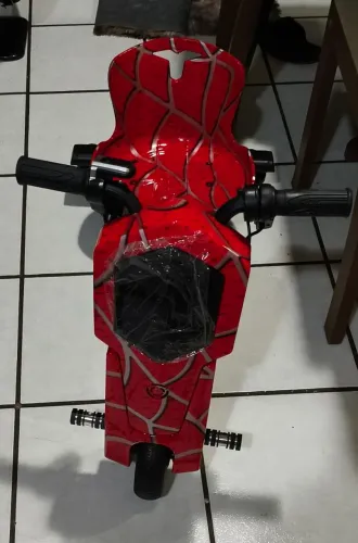 Triciclo elétrico infantil