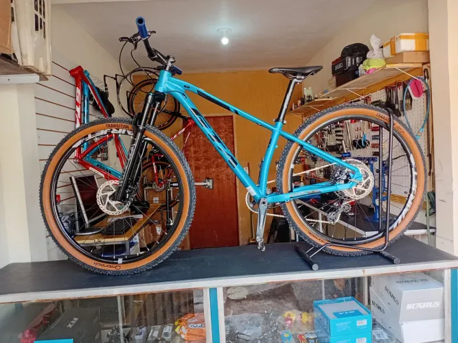 Bike MTB GTA 12v suspensão ar e óleo