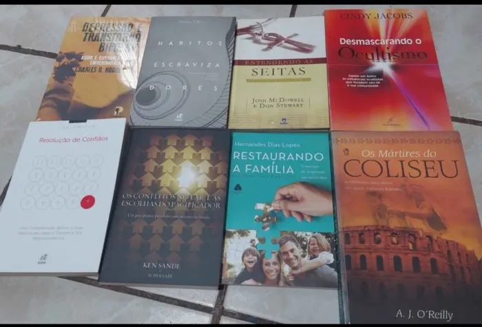 Livros cristãos novos e seminovos