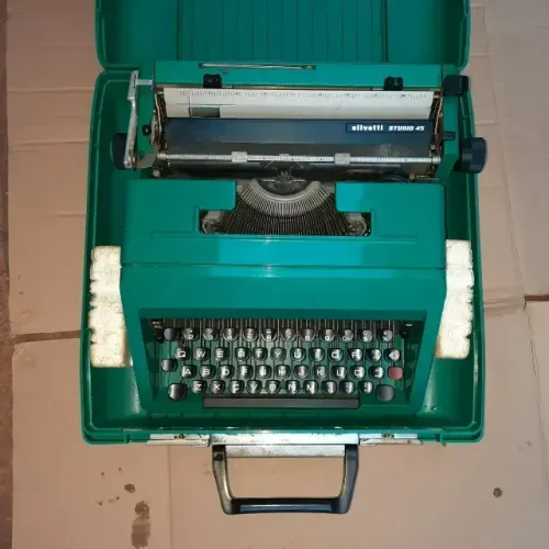Maquina De Escrever Olivetti Studio 45 Perfeita