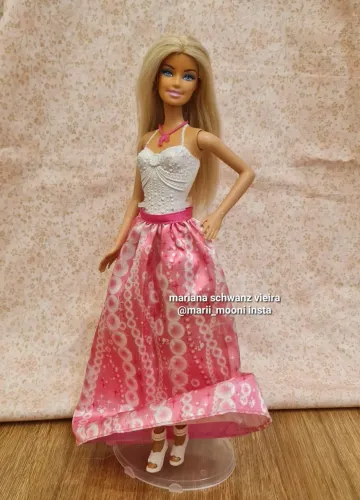 2012 Barbie Fairytale Princess usada com avaria