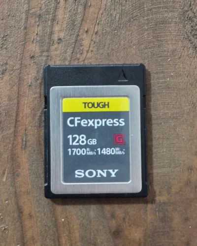 Cartão Sony TOUGH CFexpress Tipo B 128GB CEB-G128 1700MB/s Profissional