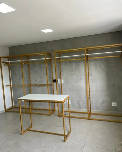 Araras Para lojas, Sob encomenda