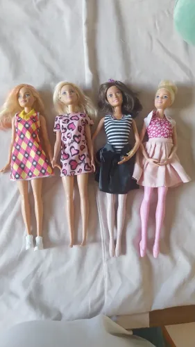 4 bonecas Barbie originais para customização