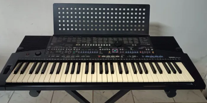 Vendode se teclado Yamaha PSR 510, ou troco por instrumento.