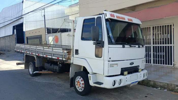 FordCaminhão Ford Cargo mod.712 ano 2010 carroceria de madeira