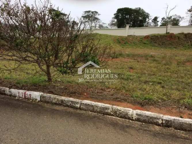 Terreno à venda no Condomínio Reserva Altos do Cataguá em Taubaté/SP.