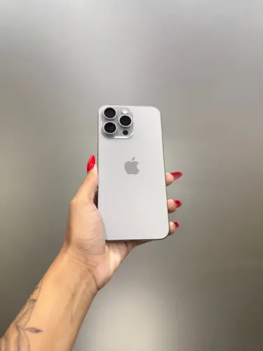 iPhone 15 PRO MAX 256GB - acompanha carregador