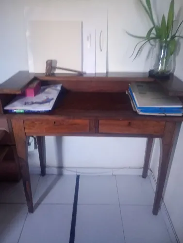 Escrivaninha antiga em Jacarandá.