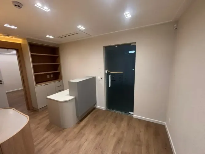 Sala comercial mobiliada | 200m² | 4 vagas | Centro | Itajaí/SC