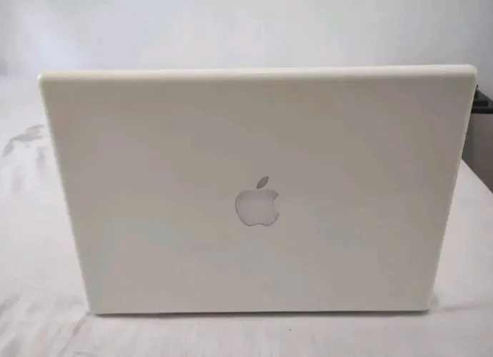 MacBook white