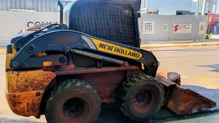 MINI CARREGADEIRA NEW HOLLAND L320, ANO 2023