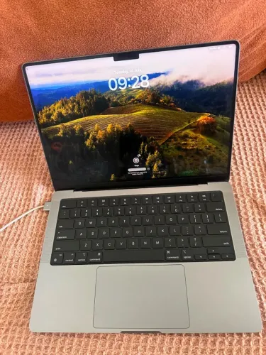 MacBook Pro 14" Apple M3 8GB 512GB SSD Space Gray - Excelente Estado