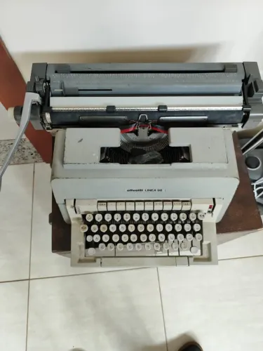 Máquina olivetti em bom estado de uso com fitas originais