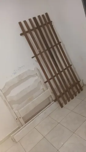Vendo cama solteiro sem colchão