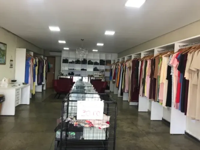 Loja de roupa a venda 