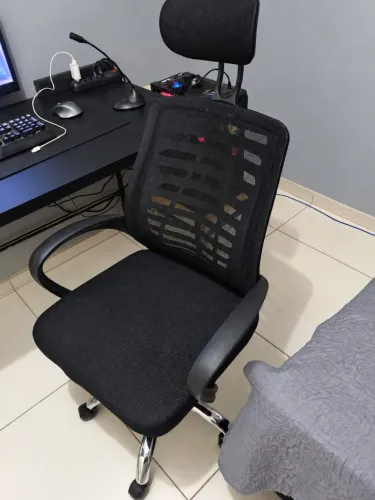 Cadeira ergonômica de escritório nova