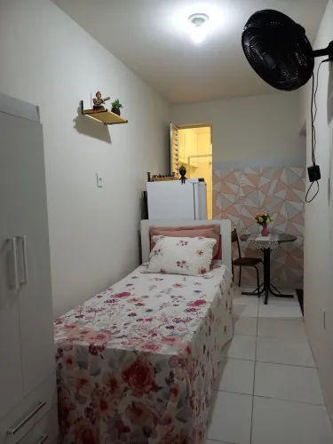 Alugo linda kitnet mobiliada
