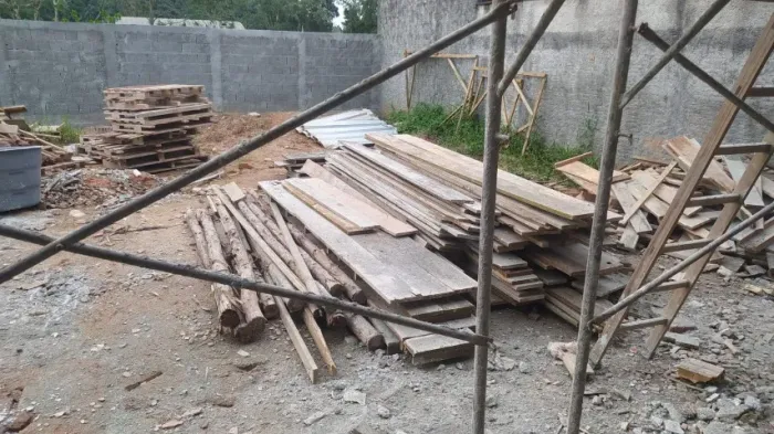 Madeiras usadas em obra (Pinus em bom estado)