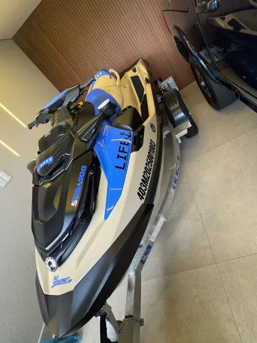 Jet Ski 230 Wake Pro