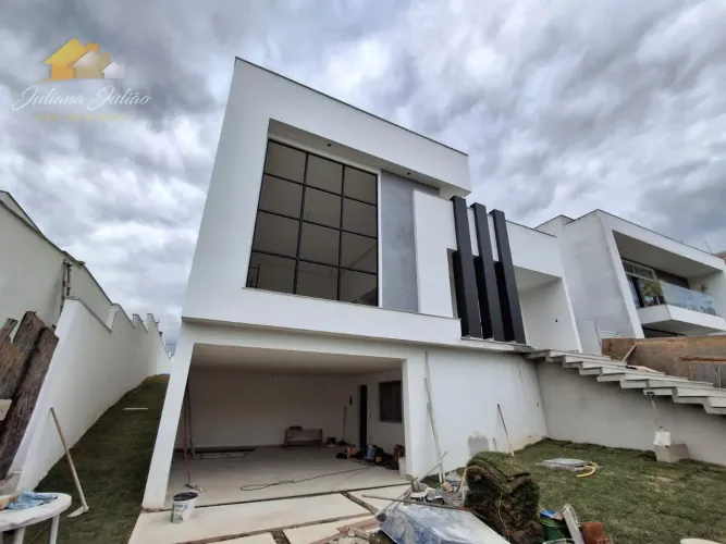 CASA LINEAR DE ALTO PADRÃO COM 4 QUARTOS SENDO 3 SUÍTES A VENDA NO CONDOMÍNIO VIVERDE 1 EM