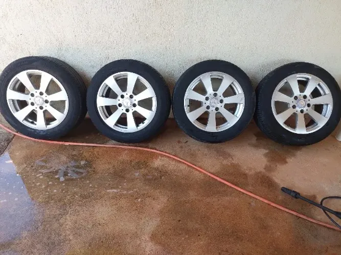 Rodas Mercedes C200 - aro 16 - 5x112 - com 2 pneus bons.