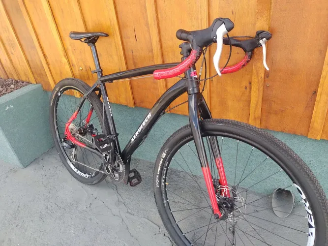 Bike GRAVEL AEROTECH alumínio conjunto Shimano STI SORA 27v câmbios Shimano DEORE