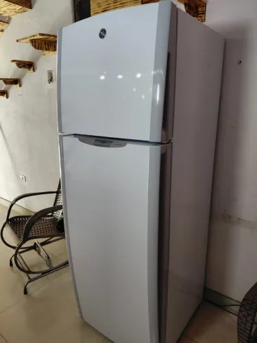 Vendo geladeira GE frost free 450 semi nova
