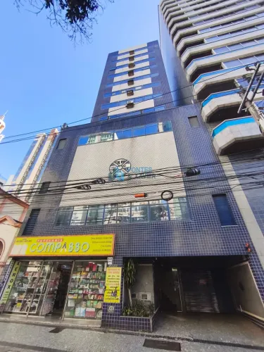 Sala comercial pronta para receber o seu negócio, em localização estratégica no Centro de