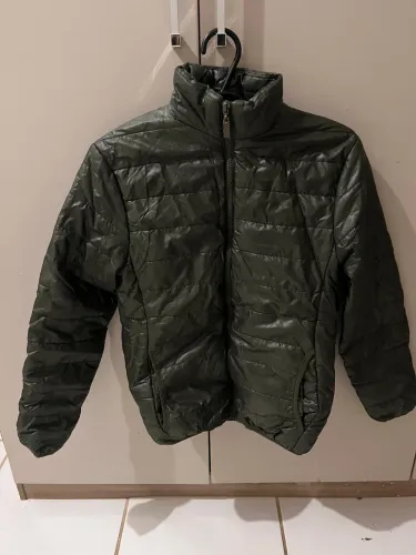 Casaco de frio verde militar