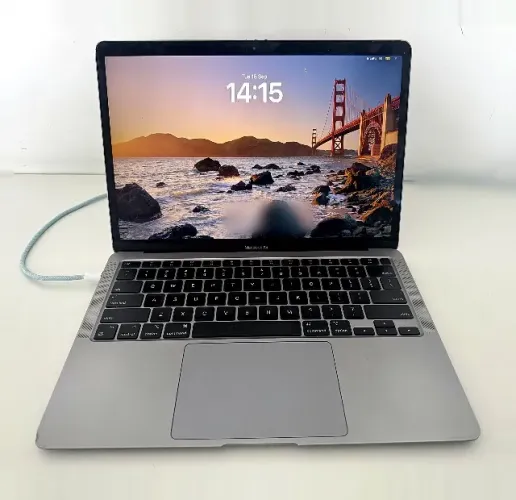 MacBook Air 13,3" M1 (2020) ? 16 GB RAM / 256 GB SSD