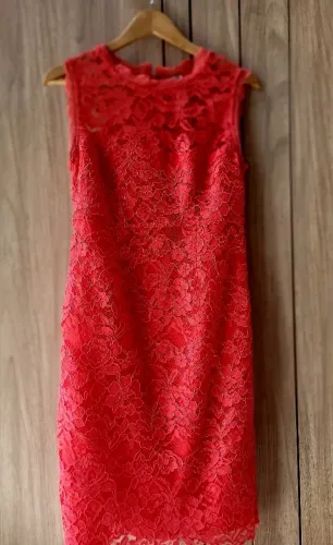 Vestido de Renda LE LIS BLANC Sofisticado e elegante usado pouquíssimas vezes. Tamanho 40