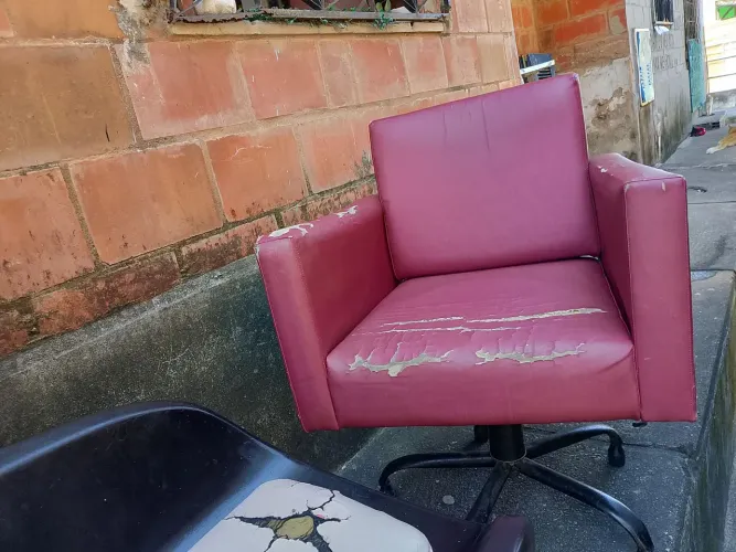 Estou vendendo um lavatório e um cadeira de salão
