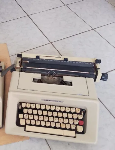 Máquina de escrever para restauro ou peças