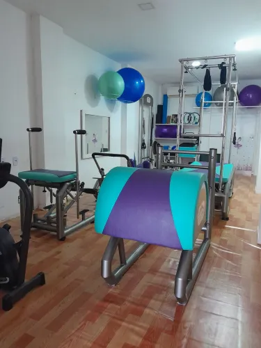 Estúdio de Pilates completo com todos os acessórios