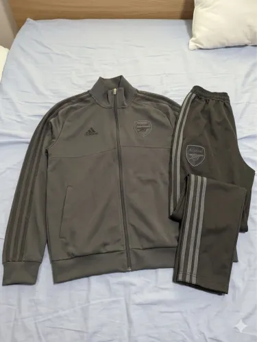Vendo conjunto original do arsenal g e tênis vapor max 43